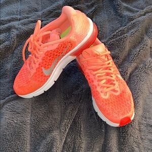 Coral NIKE Air Max Sequent 2